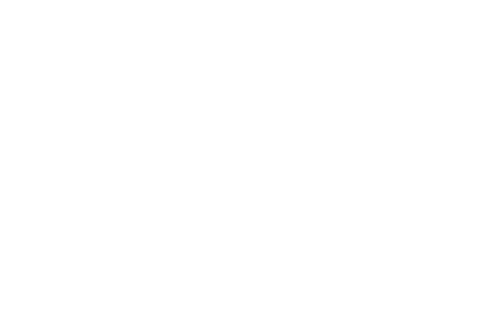 創業当初はお店の裏に、隅田川の支流が流れており、そこで揚がった捕れたての「穴子、うなぎ、メゴチ、ハゼ、キス」などをそのまま天麩羅にしてお出ししておりました。現在は穴子水槽に活かした朝〆の穴子、築地より仕入れた旬の魚（キス、メゴチ、コダイ、サヨリ）を新鮮な状態でお客様にお出ししております。