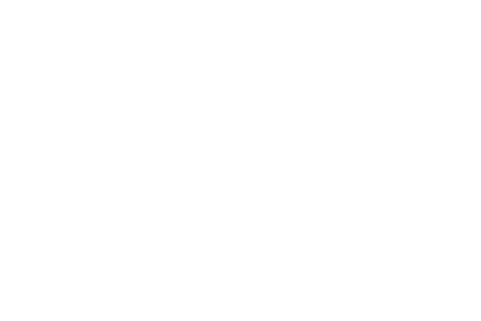 天麩羅に使用する油は香りの高いごま油とコーン油を独自にブレンドし、天丼にコクが出るようにしております。天麩羅を揚げる上で一番難しいのが、油の温度管理。音、気泡の上がり方や油の匂いで判断し、温度を適切な温度に保つことにより、サクサクで食べ応えのある天麩羅に仕上がります。創業以来変わらぬ技法で作る濃い口のタレと、天丼に合うよう、厳選したお米を合わせた、昔ながらの天丼をお楽しみください。